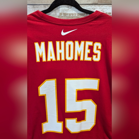 New From Arrowhead Stadium Apparel Store KC Chiefs Nike Mahomes 15 Red Tee - Picture 7 of 16